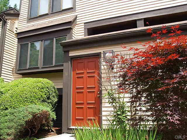 11 Comstock Trail, Brookfield, CT 06804