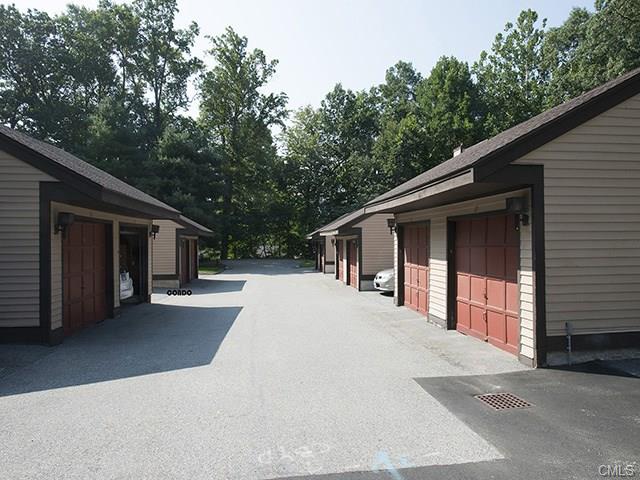 11 Comstock Trail, Brookfield, CT 06804