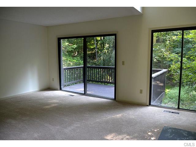 11 Comstock Trail, Brookfield, CT 06804