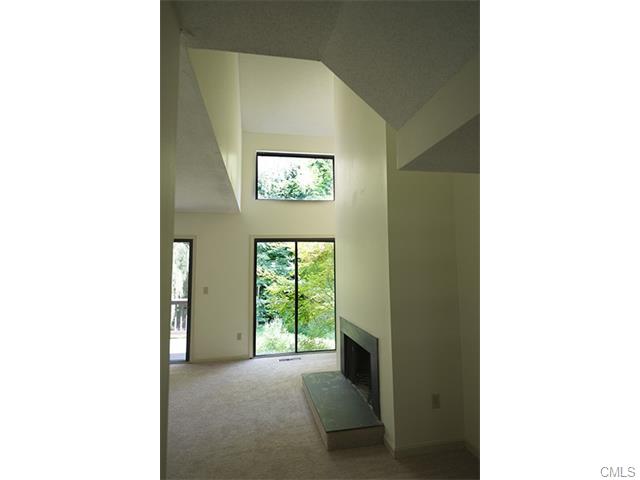 11 Comstock Trail, Brookfield, CT 06804