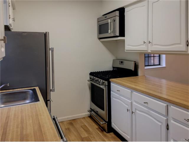 22 Andover Court, Brookfield, CT 06804