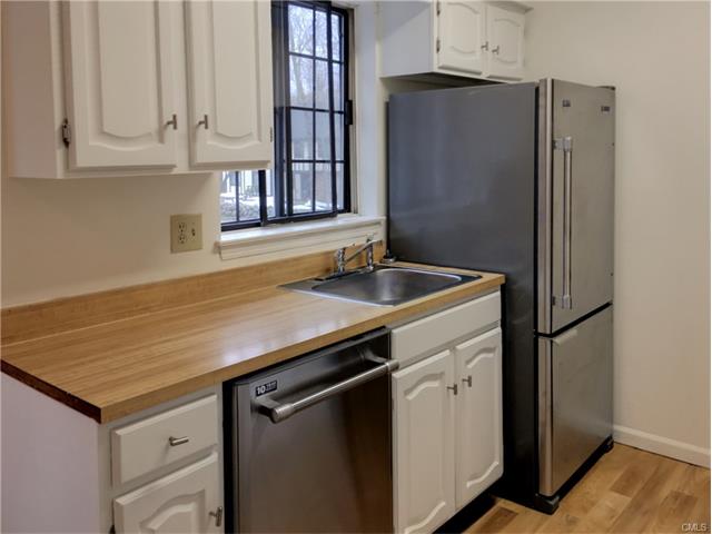 22 Andover Court, Brookfield, CT 06804