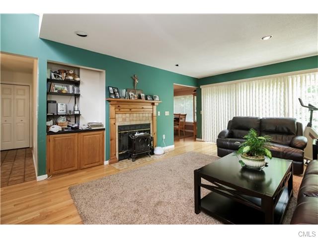 22 Ledgewood Drive, Brookfield, CT 06804