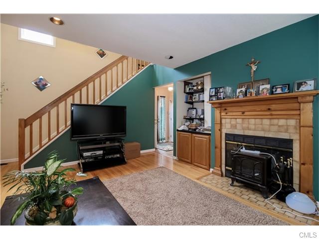 22 Ledgewood Drive, Brookfield, CT 06804