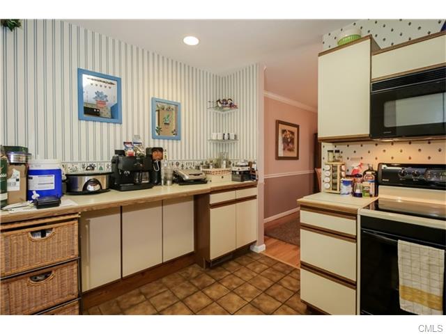 22 Ledgewood Drive, Brookfield, CT 06804