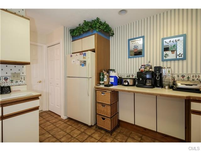 22 Ledgewood Drive, Brookfield, CT 06804