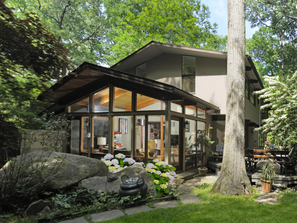 18 Ferncliff Road, Cos Cob, CT 06807