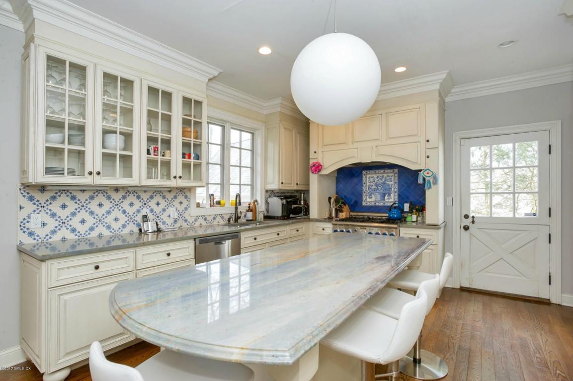 18 Osee Place, Cos Cob, CT 06807
