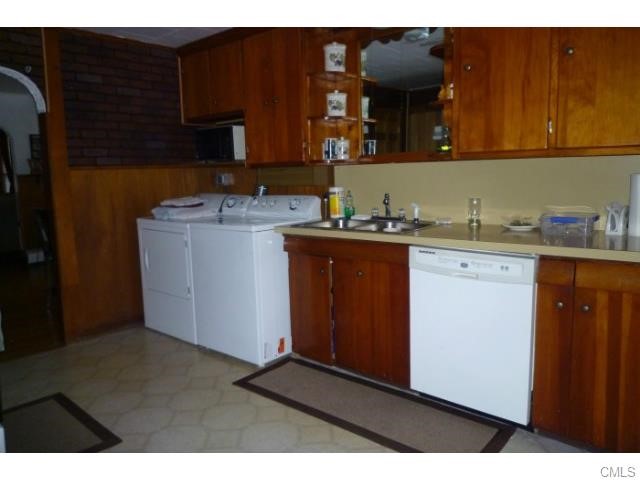 44 Hoyt Street, Danbury, CT 06810