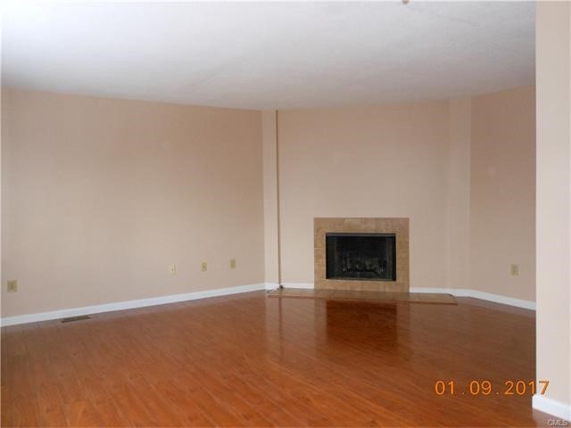 27 Crows Nest Lane, Danbury, CT 06810