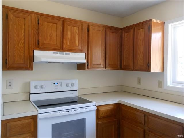27 Crows Nest Lane, Danbury, CT 06810