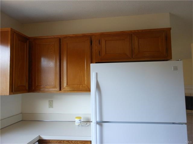 27 Crows Nest Lane, Danbury, CT 06810