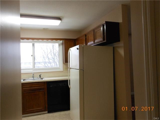 27 Crows Nest Lane, Danbury, CT 06810