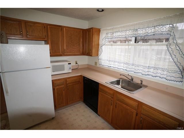 27 Crows Nest Lane, Danbury, CT 06810