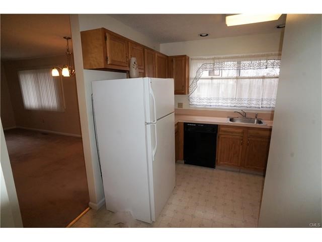 27 Crows Nest Lane, Danbury, CT 06810