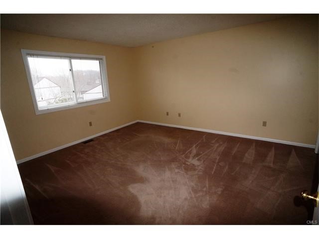 27 Crows Nest Lane, Danbury, CT 06810