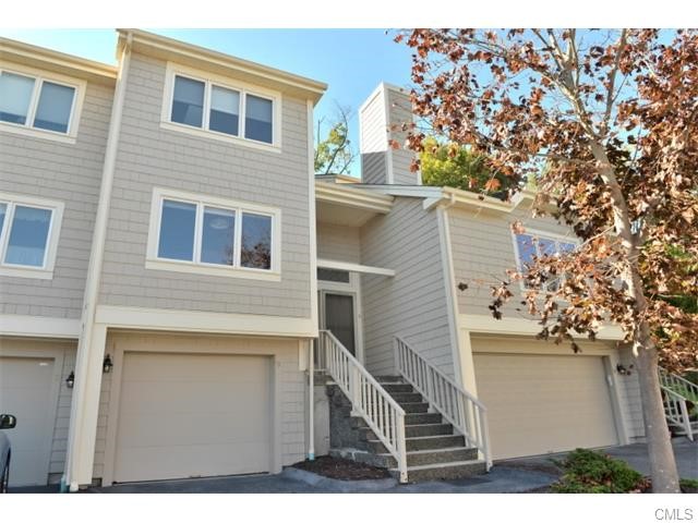 11 Boulevard Drive, Danbury, CT 06810