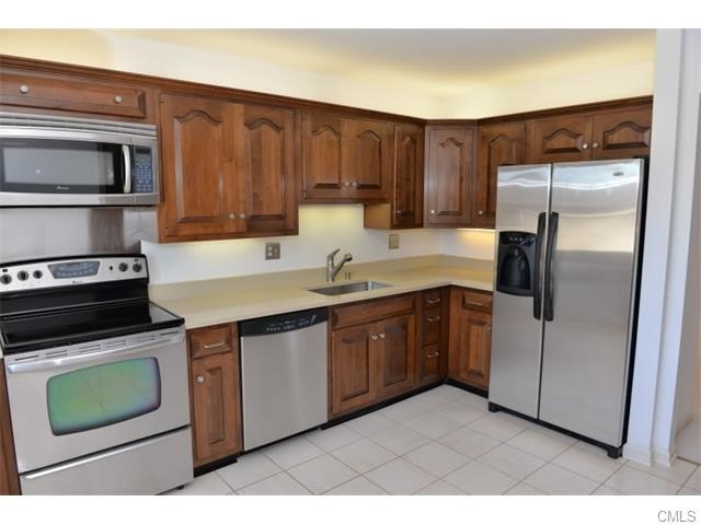 11 Boulevard Drive, Danbury, CT 06810