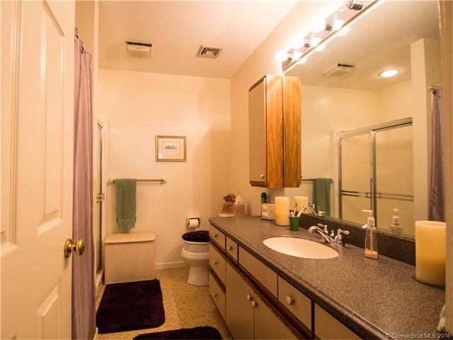 136Deer Hill Ave #308, Danbury, CT 06810