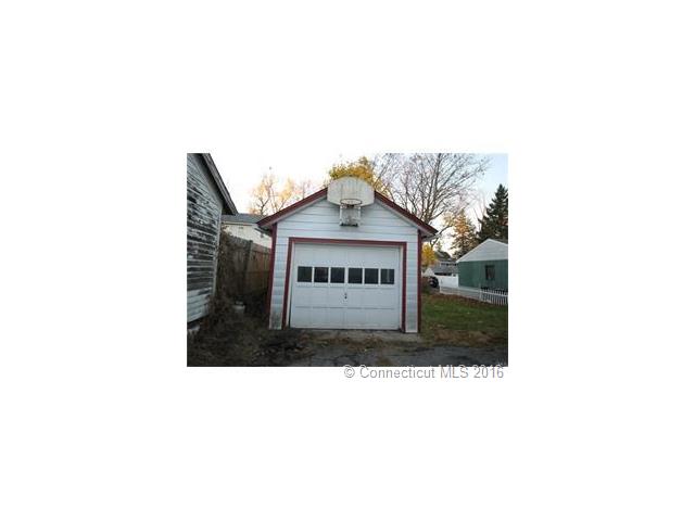 2 Bennett Pl, Danbury, CT 06810