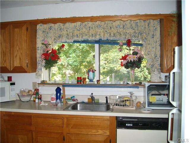 27 Crows Nest Lane, Danbury, CT 06810