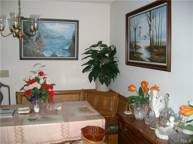 27 Crows Nest Lane, Danbury, CT 06810