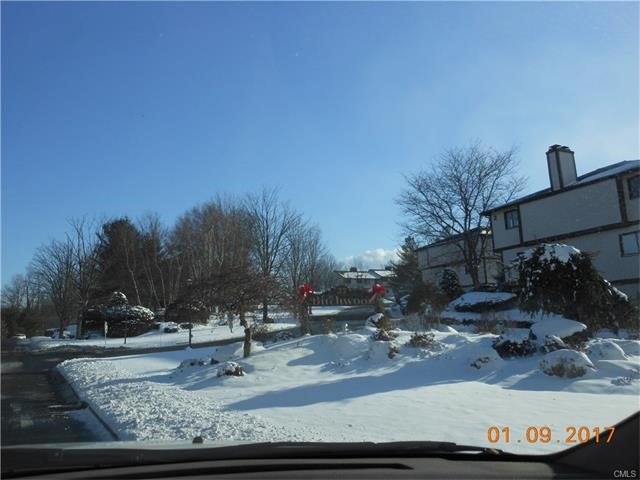 27 Crows Nest Lane, Danbury, CT 06810