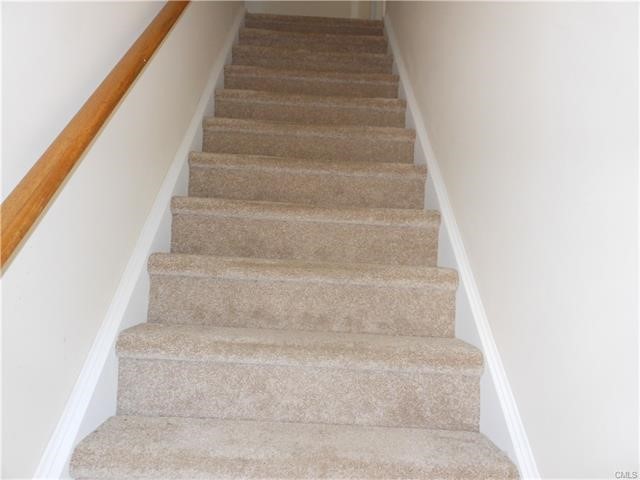 27 Crows Nest Lane, Danbury, CT 06810