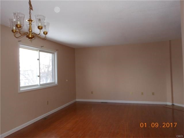 27 Crows Nest Lane, Danbury, CT 06810