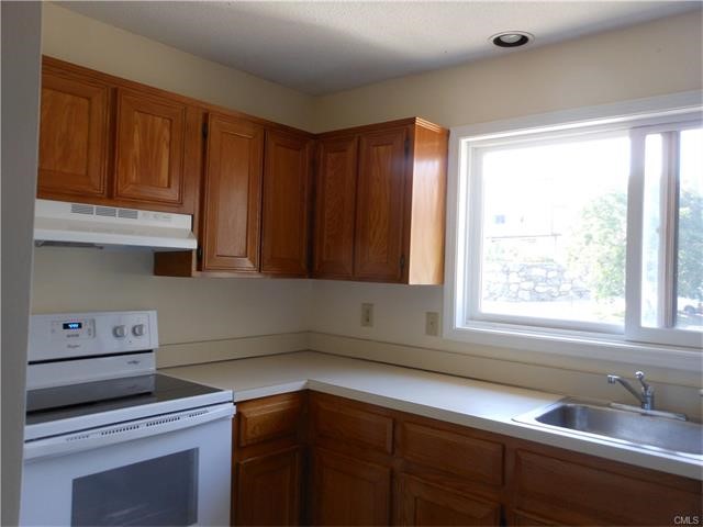 27 Crows Nest Lane, Danbury, CT 06810