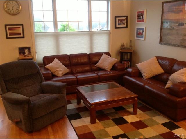 25 Crestview Lane, Danbury, CT 06810