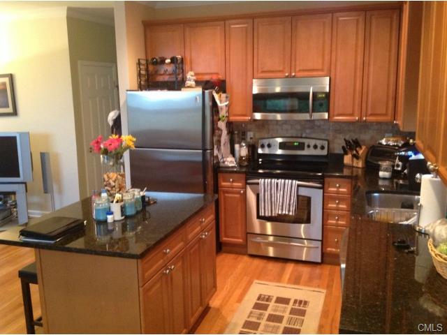 25 Crestview Lane, Danbury, CT 06810