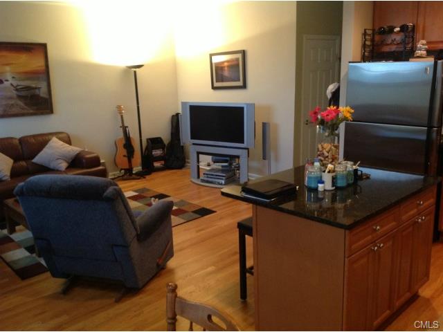 25 Crestview Lane, Danbury, CT 06810