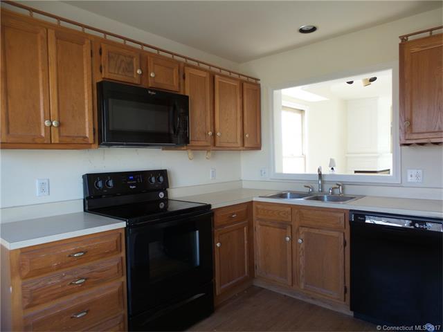 6 Hakim St, Danbury, CT 06810