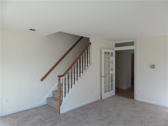 6 Hakim St, Danbury, CT 06810