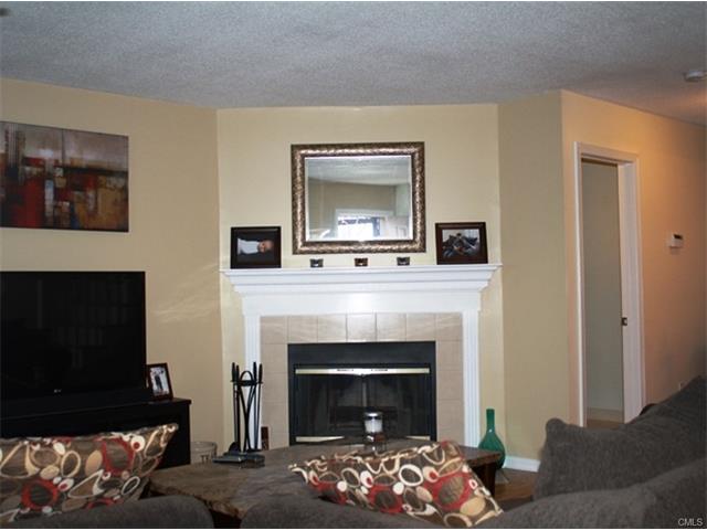 27 Crows Nest Lane, Danbury, CT 06810
