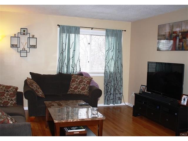 27 Crows Nest Lane, Danbury, CT 06810