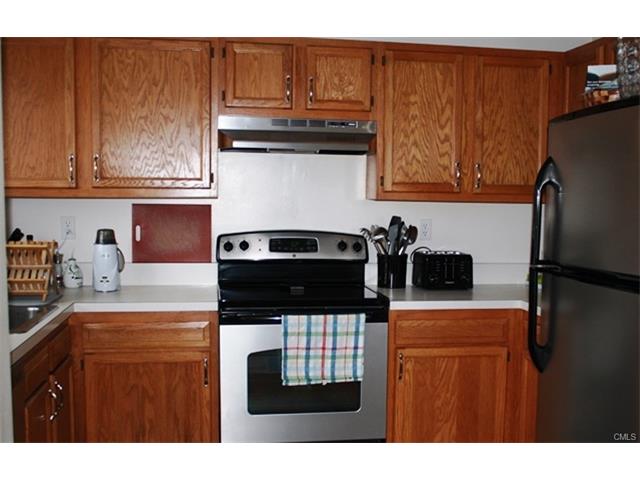 27 Crows Nest Lane, Danbury, CT 06810