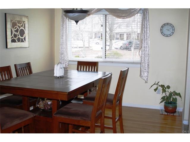 27 Crows Nest Lane, Danbury, CT 06810