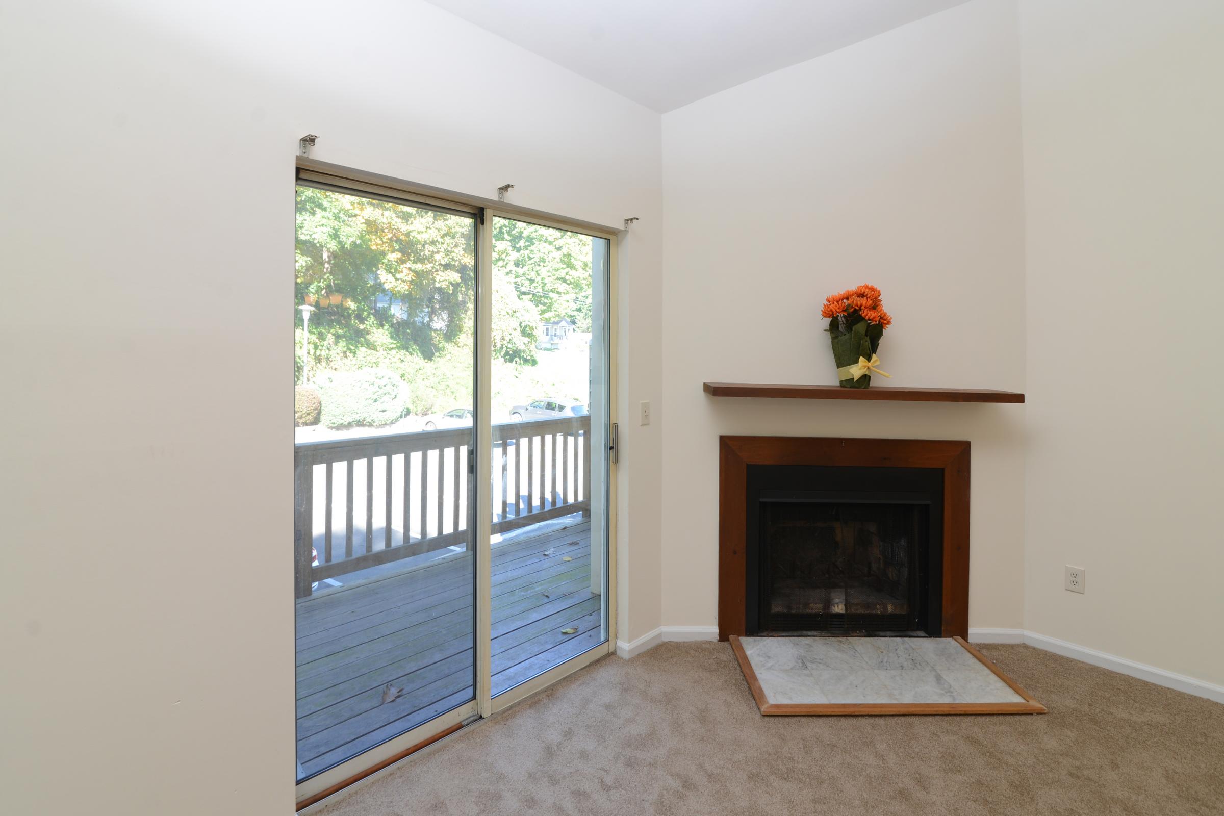 8 Rose Lane, Danbury, CT 06811