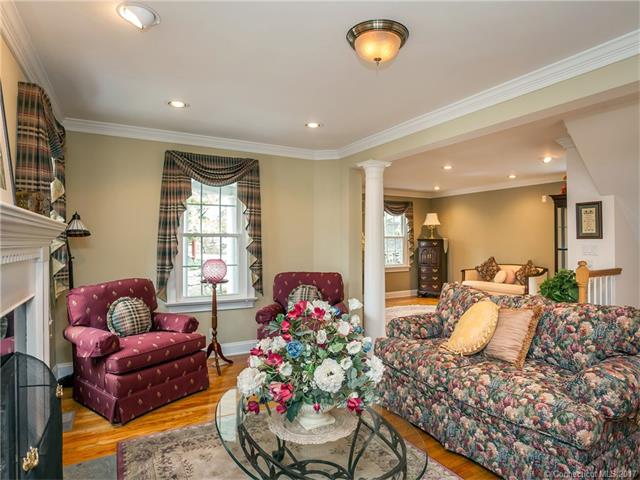 40Forty Acre Mountain Rd, Danbury, CT 06811
