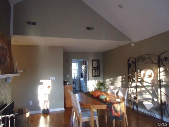 11 Pond Lane, Darien, CT 06820