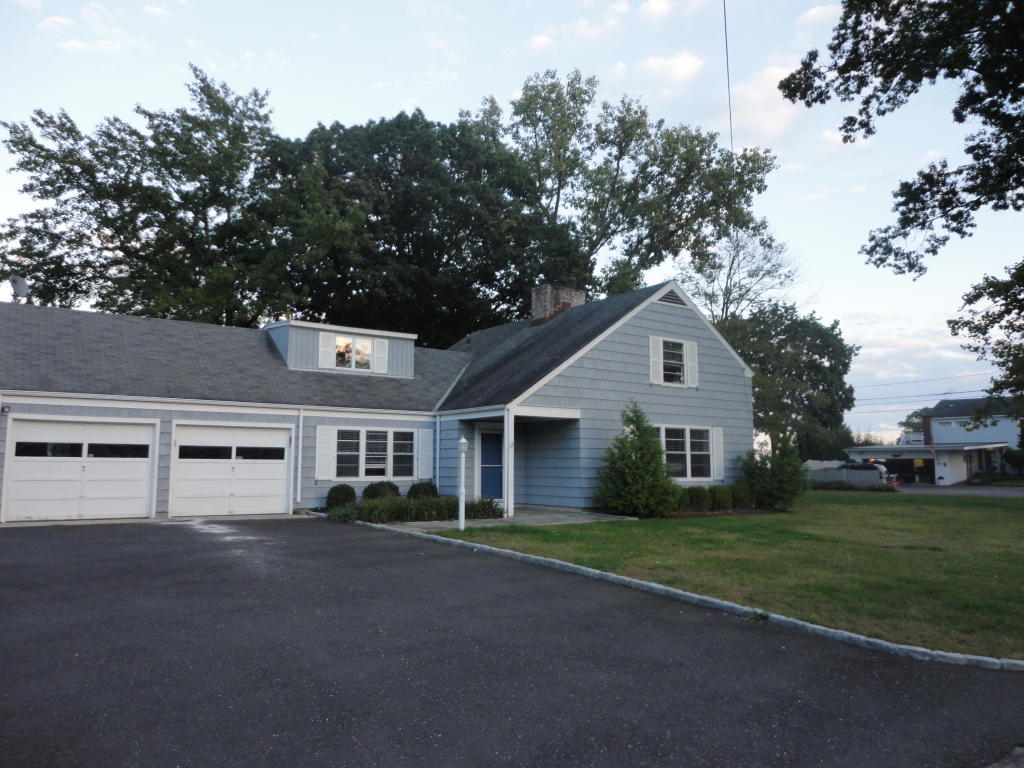 1 Mayflower Road, Darien, CT 06820