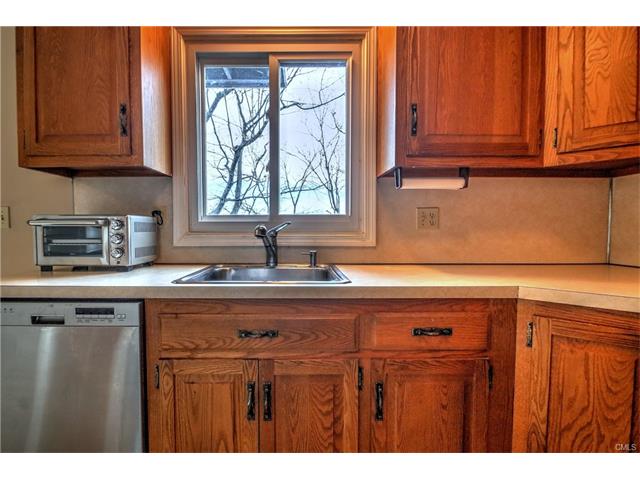 41 Dawn Street, Fairfield, CT 06824