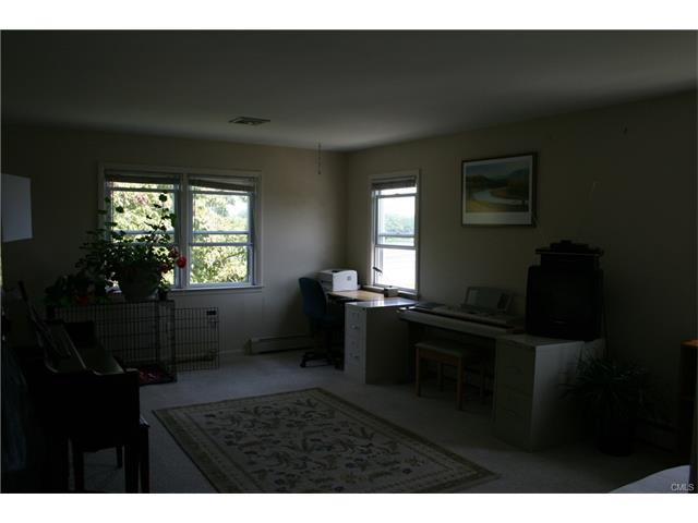 80 Riverside Drive, Fairfield, CT 06824