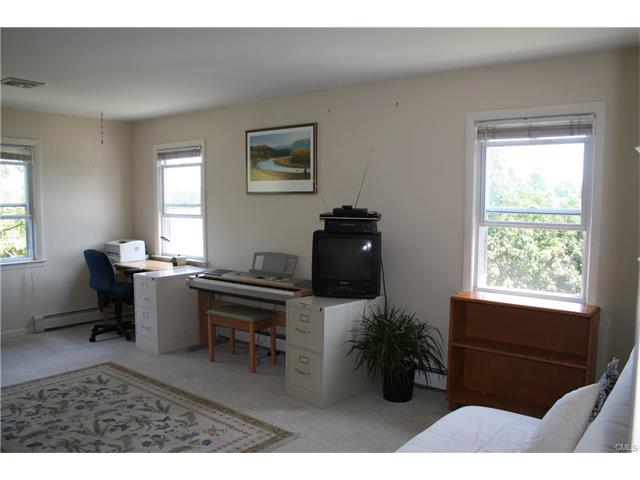80 Riverside Drive, Fairfield, CT 06824