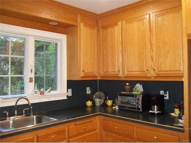 1033 Black Rock Turnpike, Fairfield, CT 06825