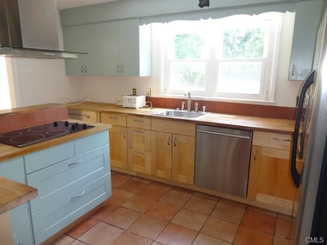 68 Lounsbury Road, Fairfield, CT 06825