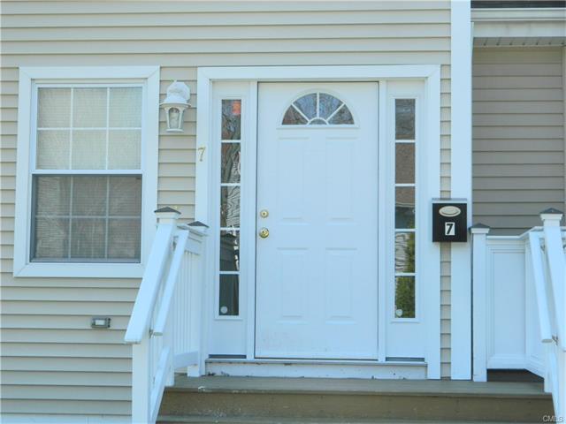 7 Alton Pl, Fairfield, CT 06825