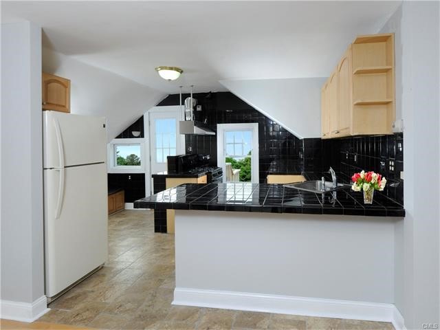 34 Alexander Unit 3 Street, Greenwich, CT 06830